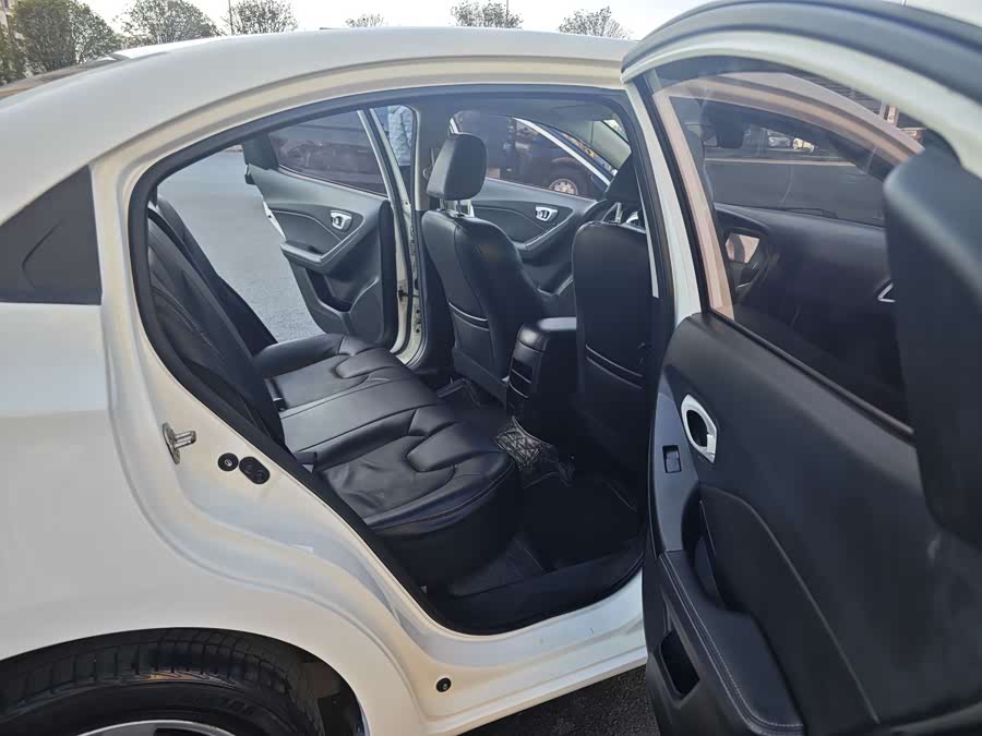 GAC Trumpchi GA3 2013 #9 GAC Trumpchi GA3 2013 car image #9