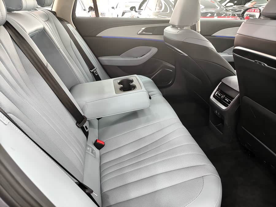 HongQi H5 PHEV 2025 car image #9