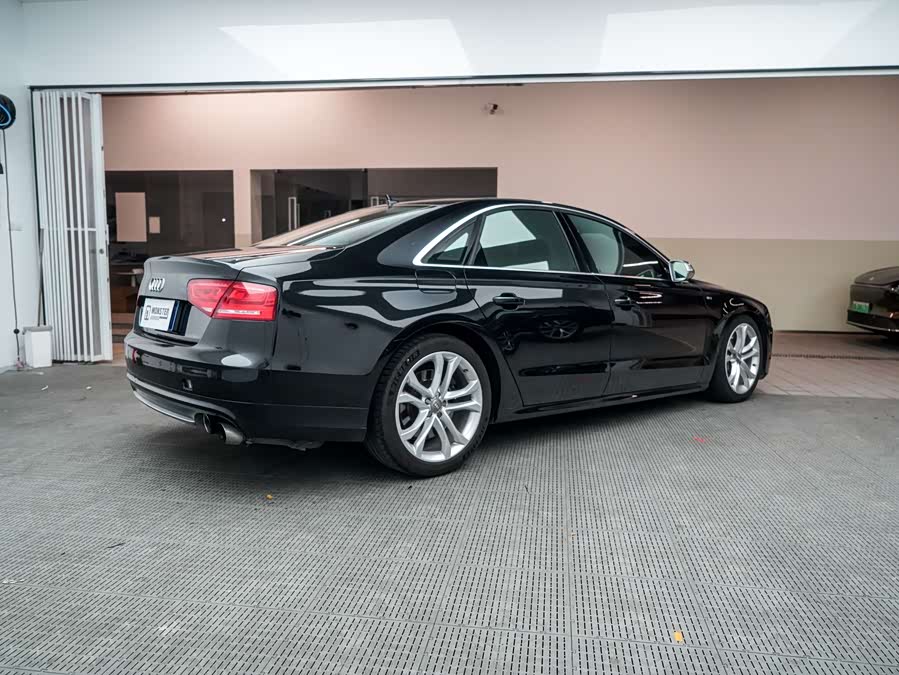 Audi S8 2014 изображение автомобиля #9