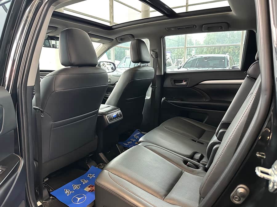 Toyota Highlander 2019 car image #9