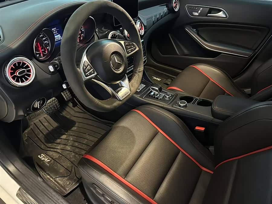 Mercedes-Benz GLA AMG 2018 car image #9