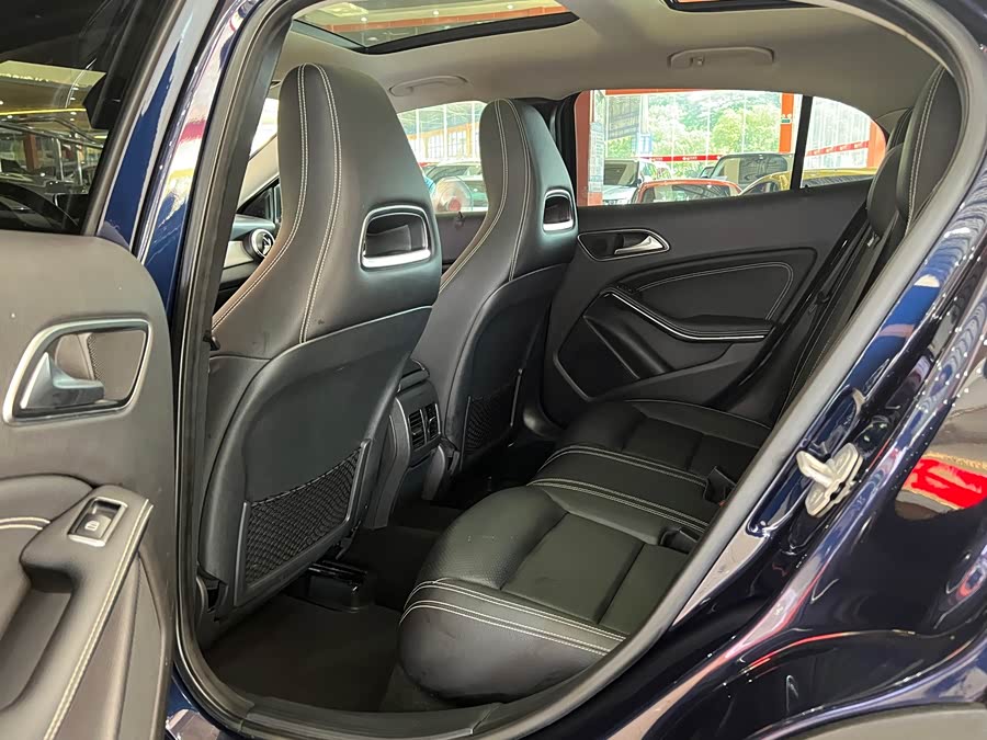 Mercedes-Benz GLA Class 2017 car image #9