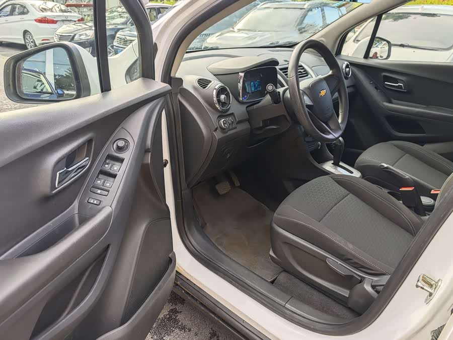 Chevrolet Tracker 2015 car image #9