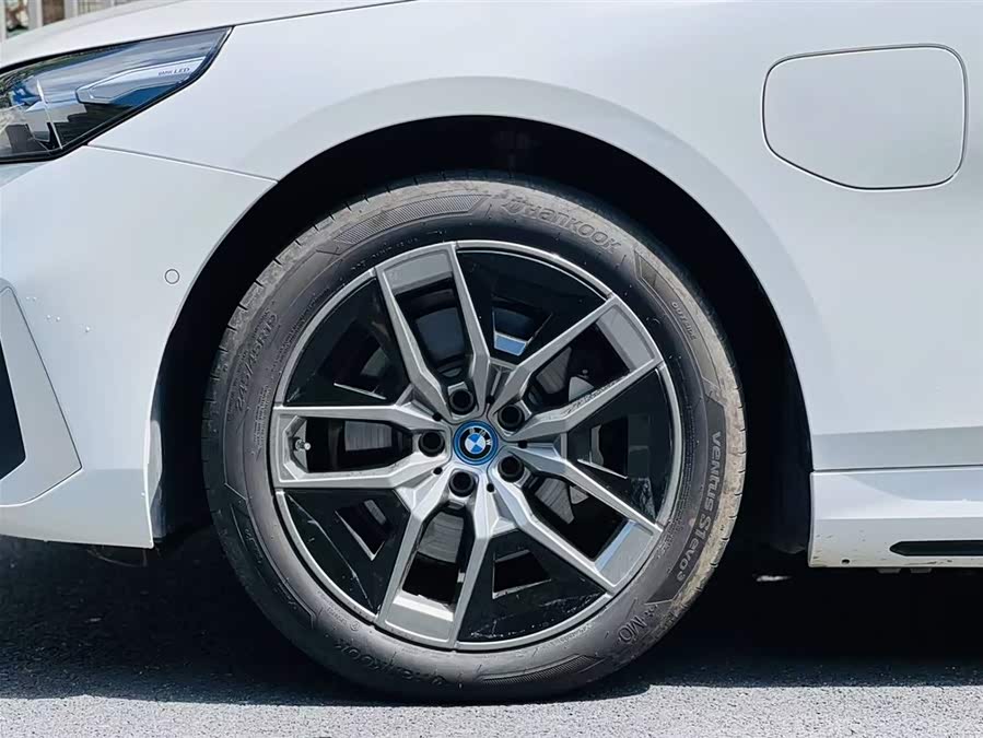 BMW i5 2024 immagine di auto #9