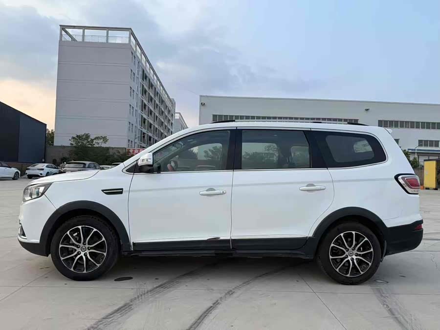 Forthing SX6 2017 #9 Forthing SX6 2017 car image #9