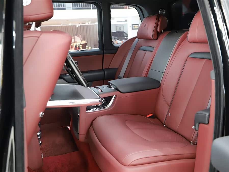 Rolls-Royce Cullinan 2021 car image #9