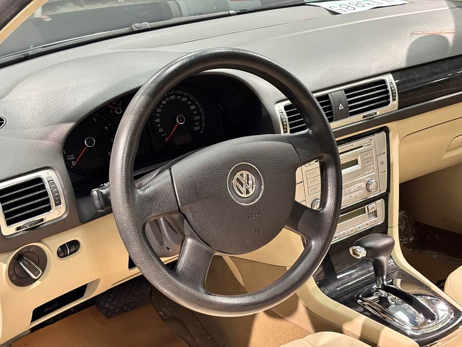 Volkswagen Passat Lingyu 2010 car image #9