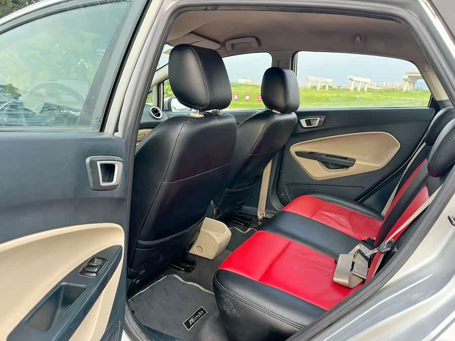 Ford Fiesta 2011 immagine di auto #9