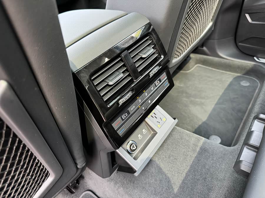 Volkswagen Touareg New Energy 2021 car image #9