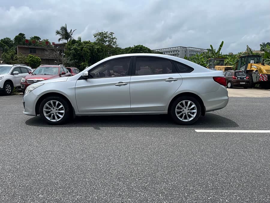 Forthing JOYEAR S50 2015 #9 Forthing JOYEAR S50 2015 imagem de carro #9