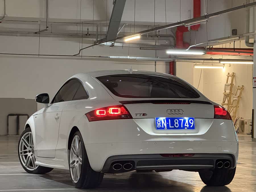 Audi TTS 2011 car image #9