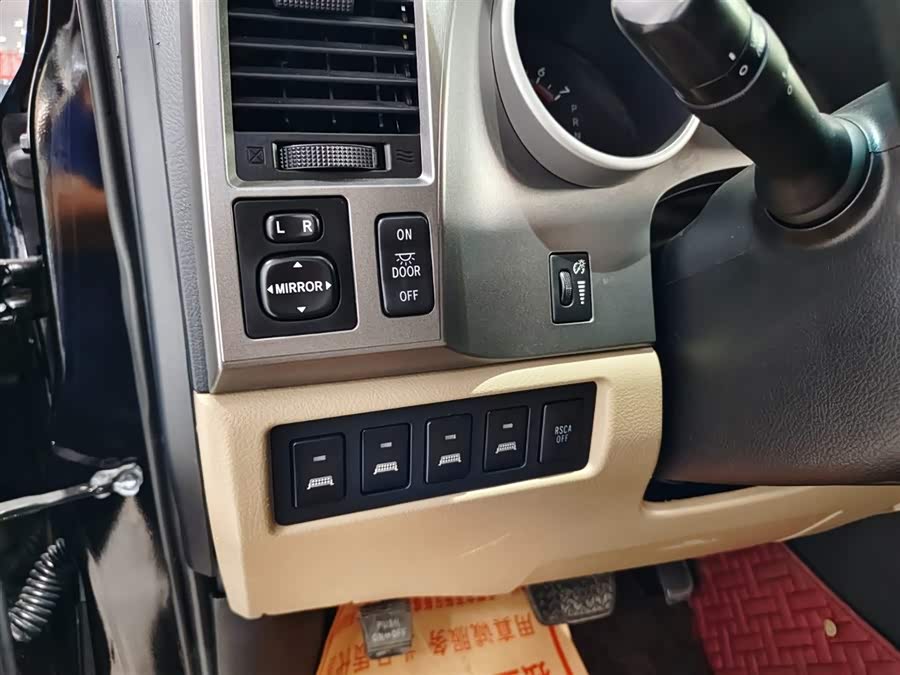 Toyota Sequoia 2018 immagine di auto #9