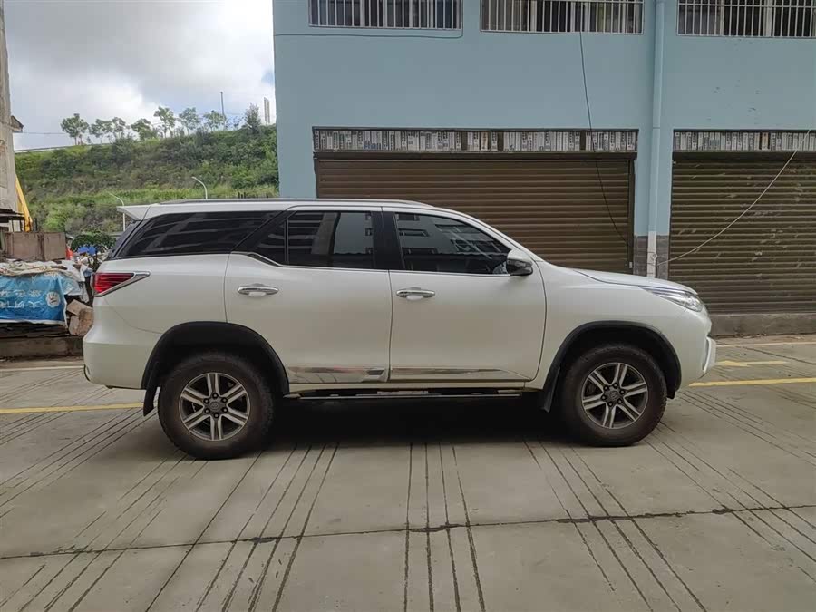 Toyota Fortuner 2018 car image #9