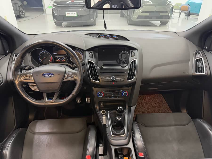 Ford Focus (Imported) 2019 car image #9