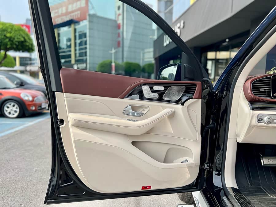 Mercedes-Benz Maybach GLS 2024 صورة سيارة #9