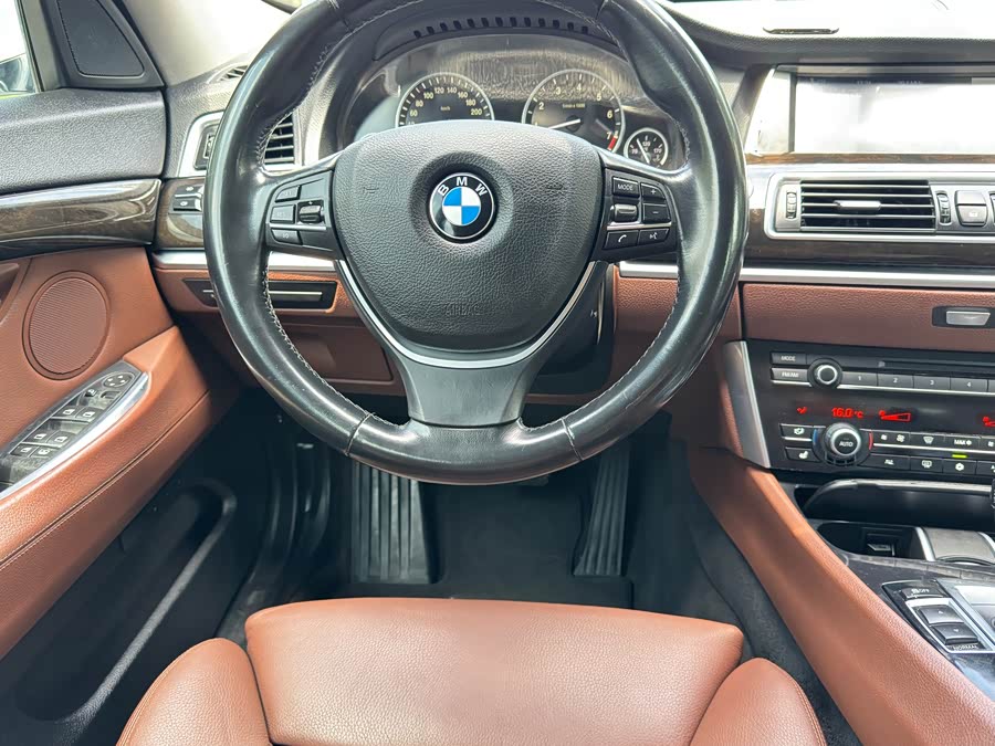 BMW 5 Series GT 2010 immagine di auto #9