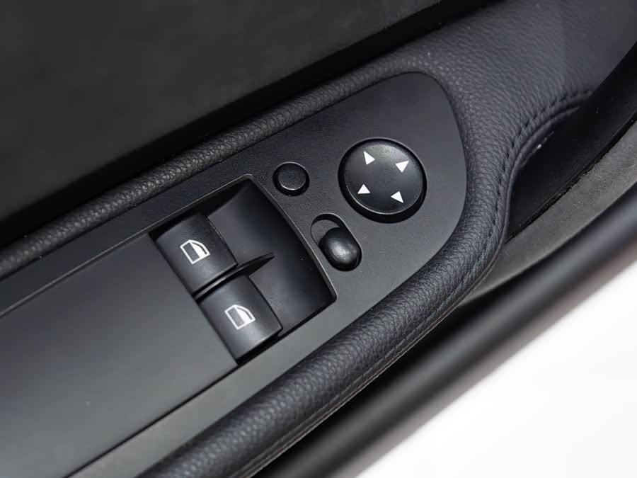 BMW 1 Series M 2013 car image #9