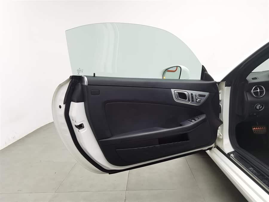 Mercedes-Benz SLC Class 2016 car image #9