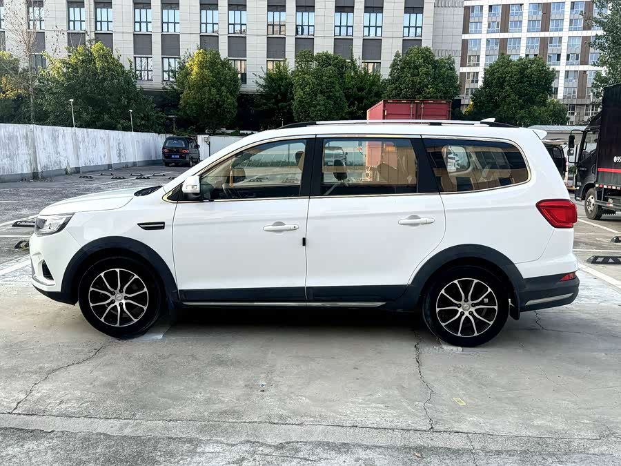 Forthing SX6 2020 car image #9