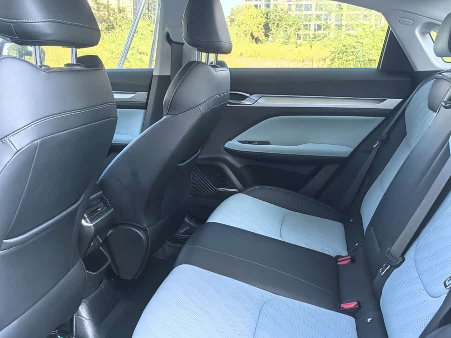 GEELY Emgrand L 2021 immagine di auto #9