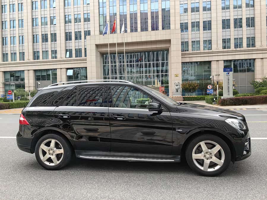 Mercedes-Benz M Class 2012 car image #9