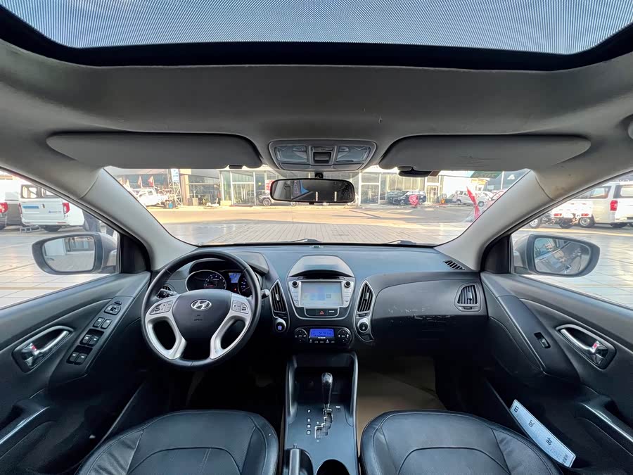 Hyundai ix35 2014 car image #9