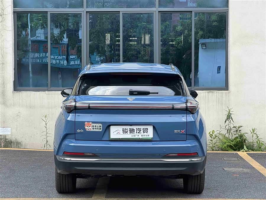 哪吒汽车 哪吒X 2023 汽车图片 #9