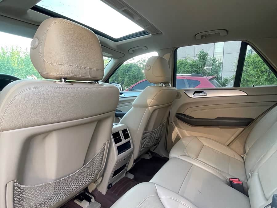 Mercedes-Benz M Class 2013 car image #9