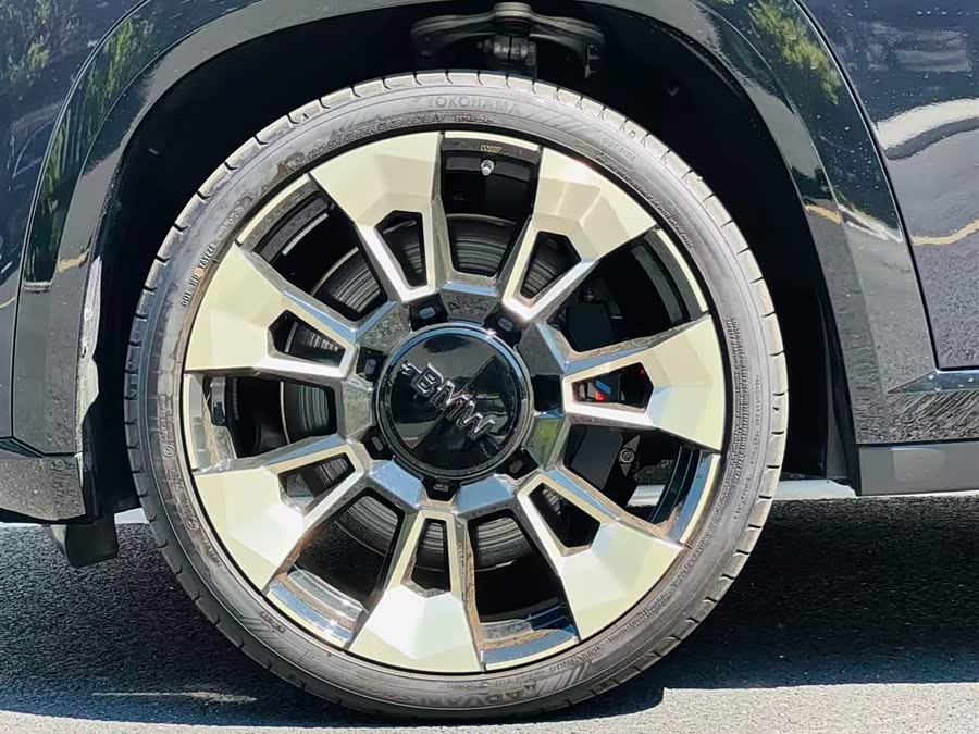 BMW XM 2025 car image #9