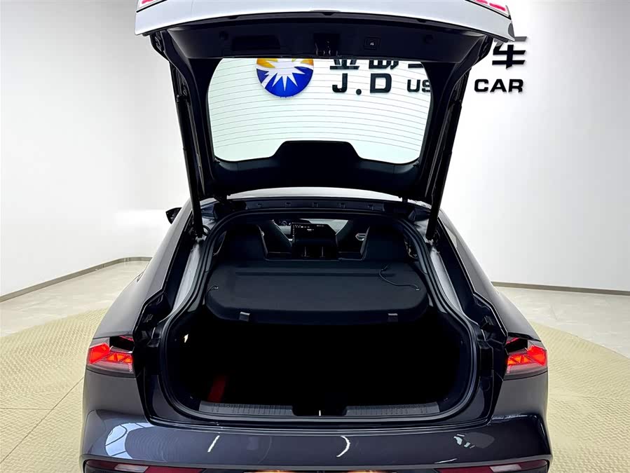 Changan UNI-V iDD 2024 immagine di auto #9