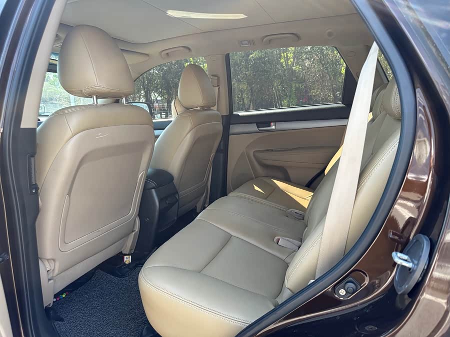 Kia Sorento 2014 изображение автомобиля #9