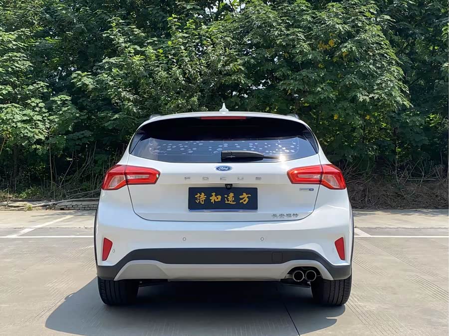 Ford Focus Active 2020 car image #9