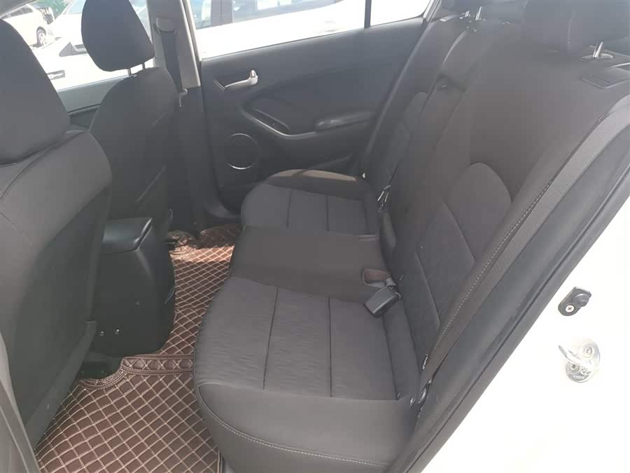 Kia Forte Koup 2015 car image #9