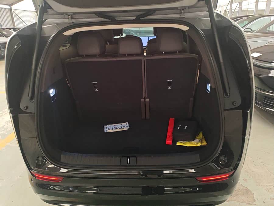 理想汽车 理想MEGA 2024 汽车图片 #9