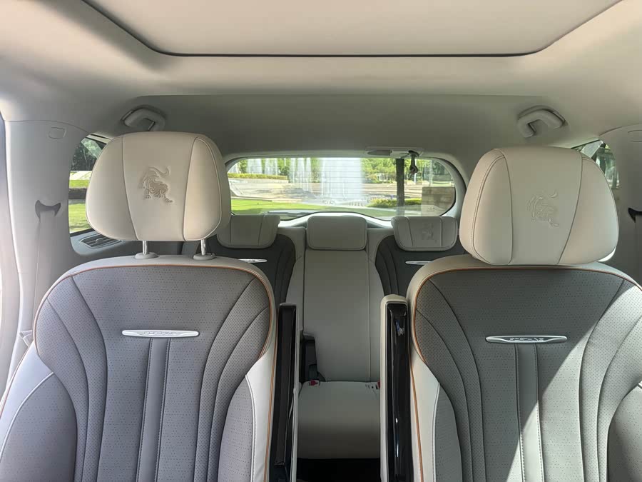 Forthing Yacht 2023 #9 Forthing Yacht 2023 car image #9