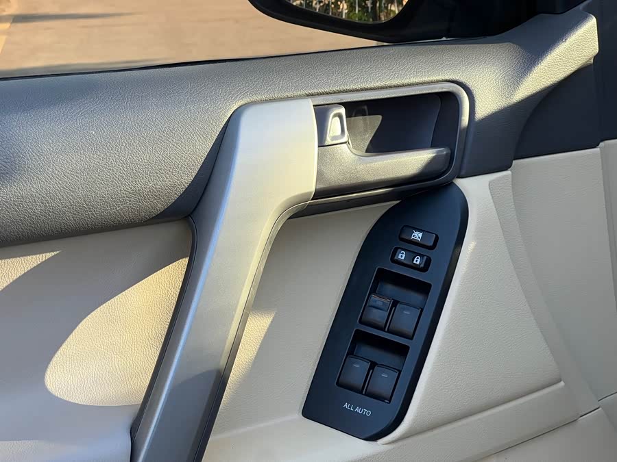 Toyota Prado (Imported) 2015 car image #9