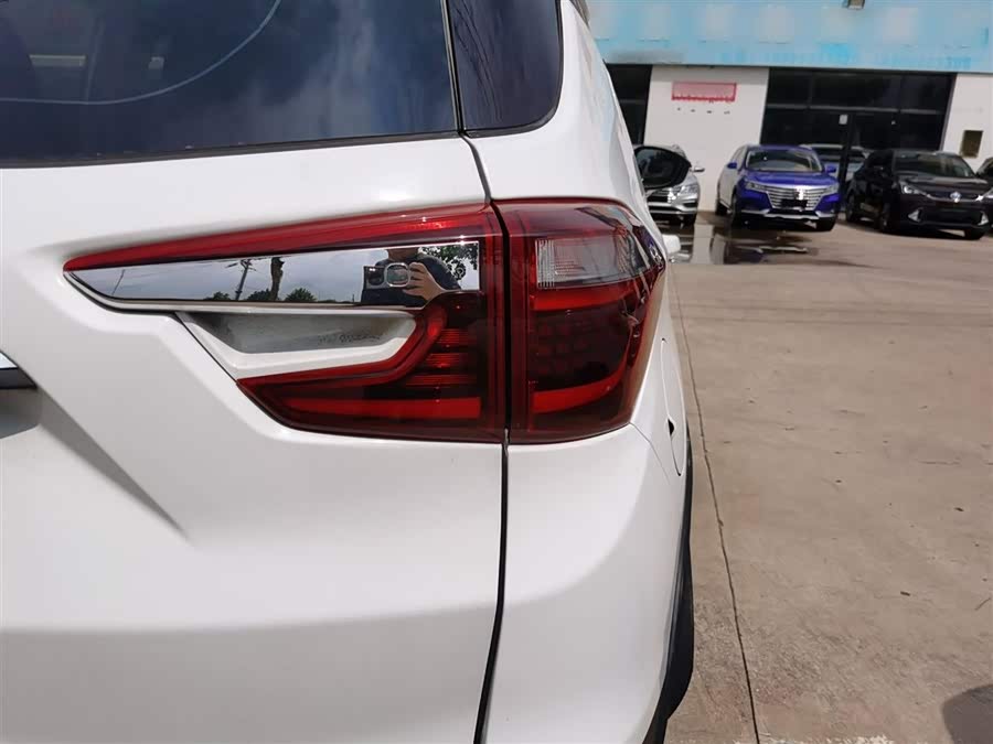 BYD S2 2020 car image #9