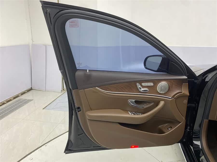 Mercedes-Benz E Class 2022 car image #9