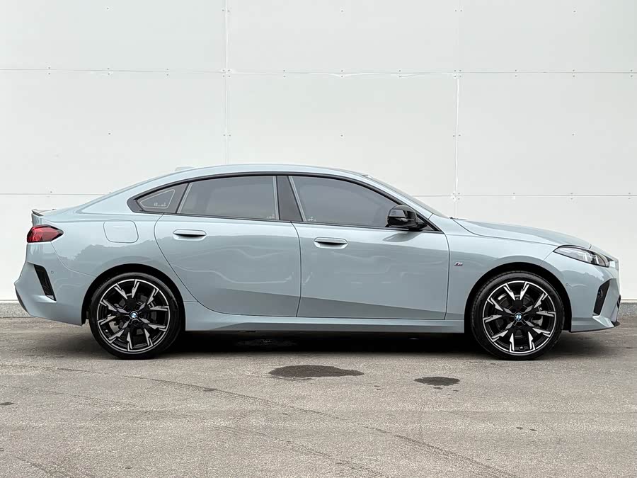 BMW 2 Series 2024 car image #9