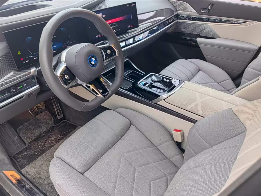 BMW i7 M70L 2024 #9 BMW i7 M70L 2024 car image #9
