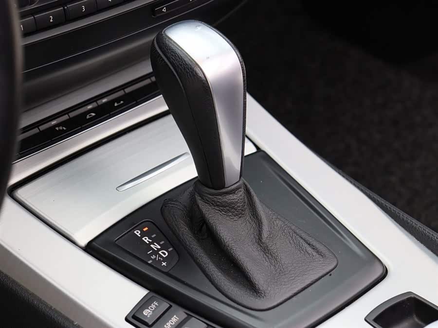 BMW Z4 2010 car image #9