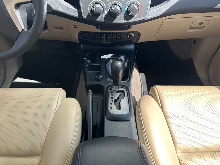 Toyota Fortuner 2016 immagine di auto #9