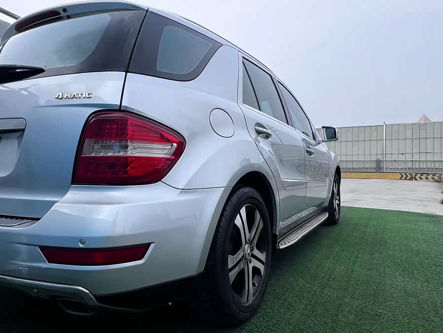 Mercedes-Benz M Class 2009 car image #9