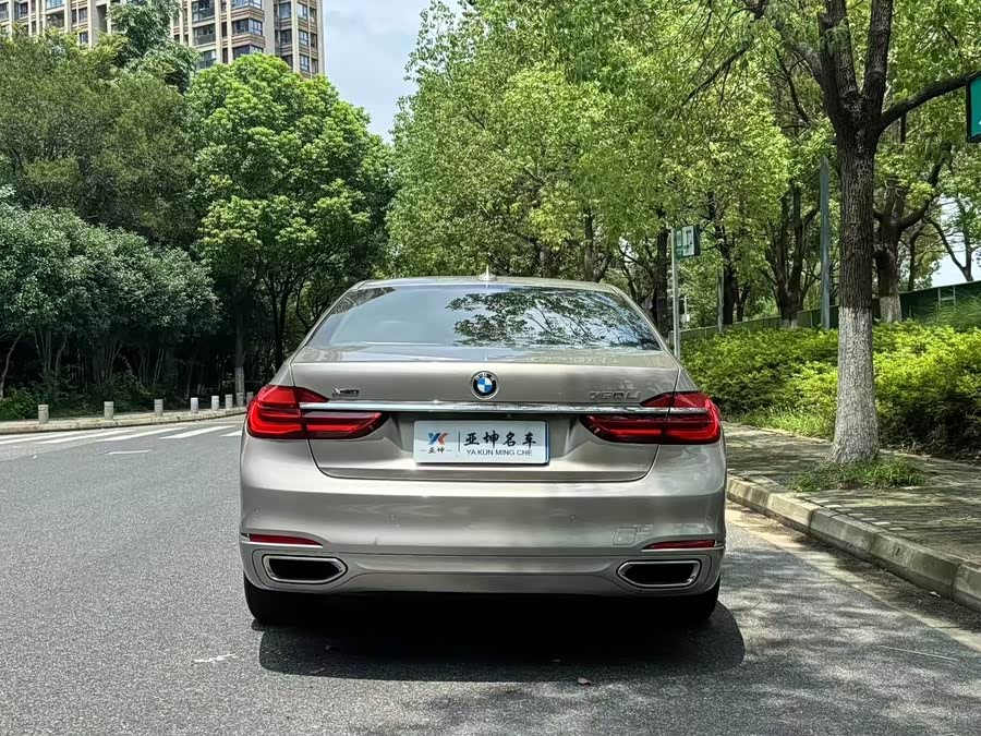 BMW 7 Series 2016 car image #9
