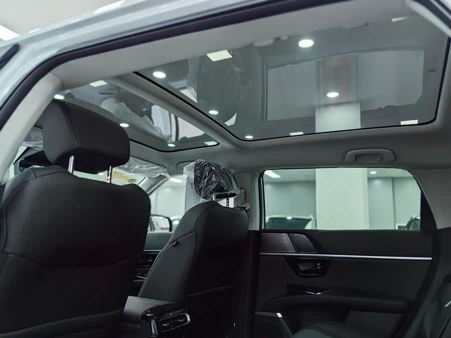 Honda P7 2025 car image #9