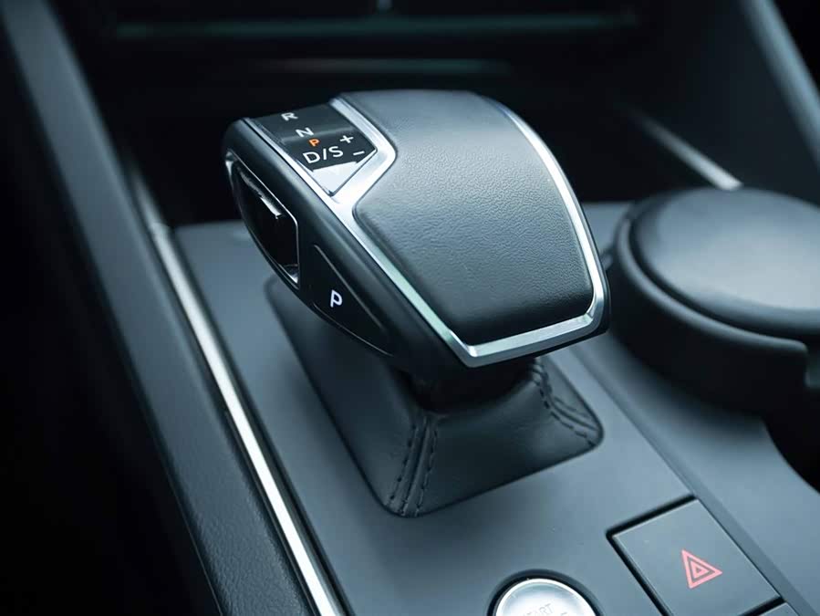 Volkswagen Touareg 2019 car image #9