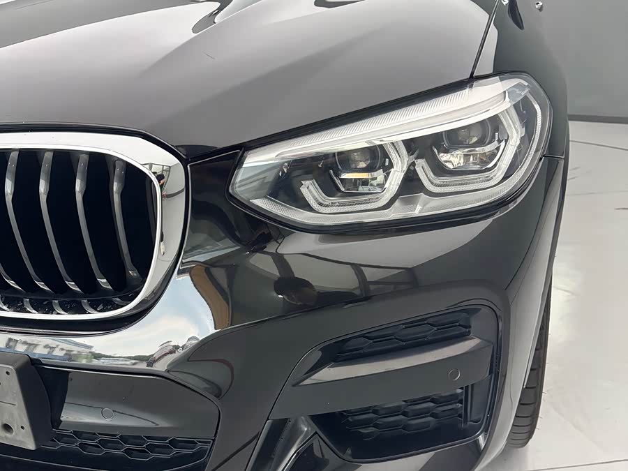 BMW X4 2020 car image #9