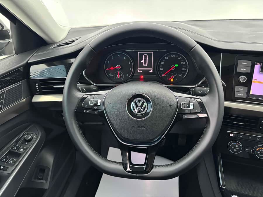 Volkswagen Passat 2019 car image #9