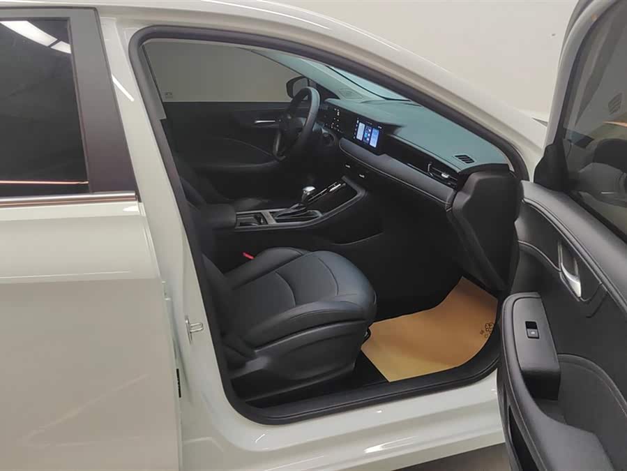 Roewe i5 2024 car image #9