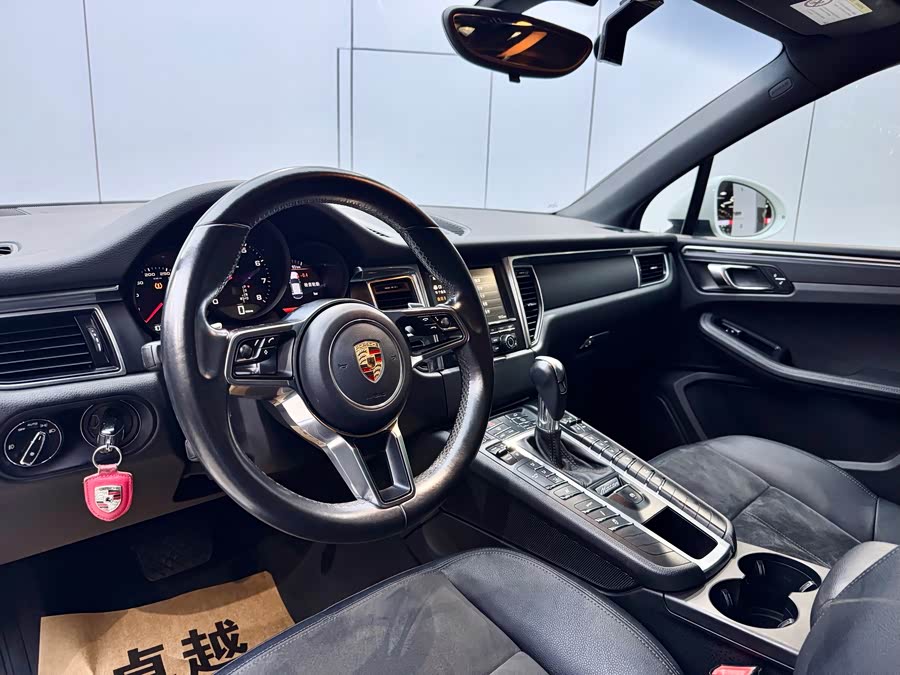 2015 car image #9